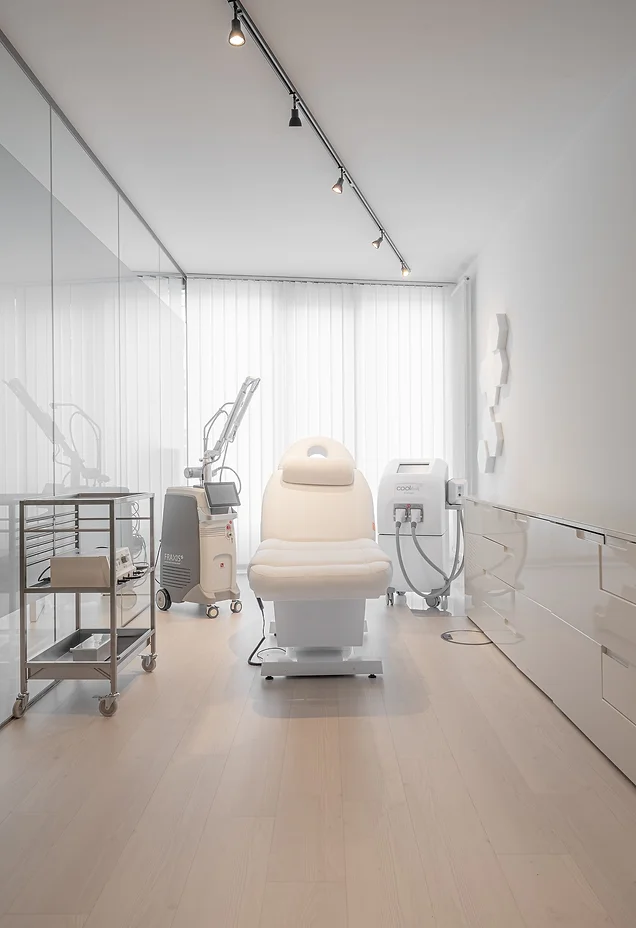 Kontakt zur Praxis Derma & Ästhetik: Behandlungsraum am Großen Burstah